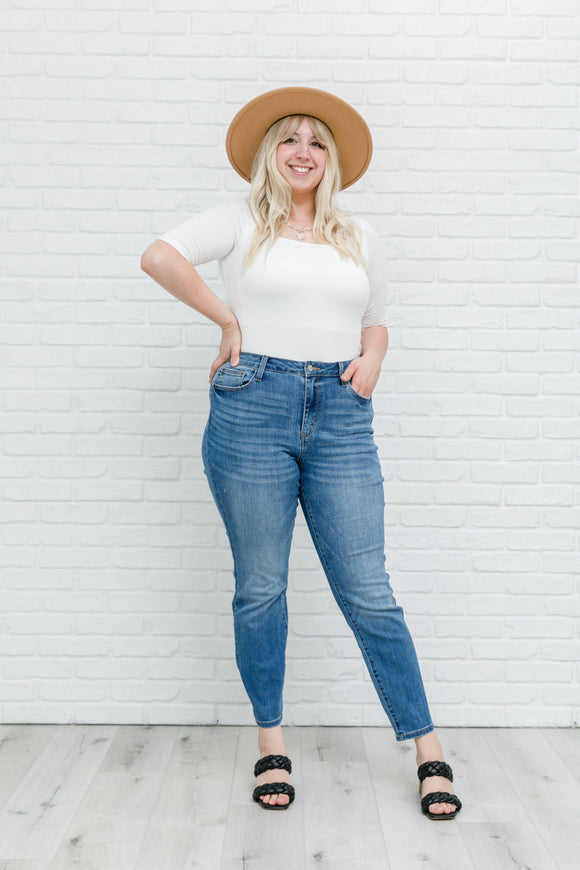 High Waist Slim Fit Jeans *online exclusive*